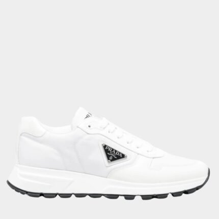 Baskets Prada homme en cuir noir avec bout rond et lacets - vue de profil