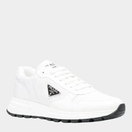 Sneakers Prada homme noires en cuir italien - détail de la tige et semelle