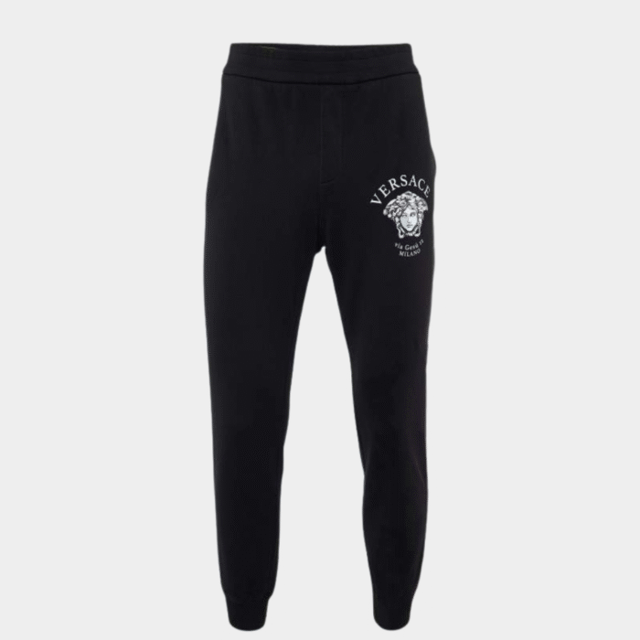 Versace Pantalon de jogging noir en coton à taille élastiquée avec logo imprimé – Image 1