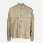Chemise homme CP COMPANY beige sable coton détails lentille signature col classique