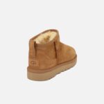 UGG BOTTINES CLASSIC ULTRA MINI MARRON – Image 3