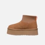 Bottines en fourrure UGG Classic Mini Dipper portées look urbain femme