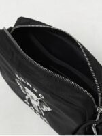 Pochette Kenzo bandoulière ajustable design urbain moderne