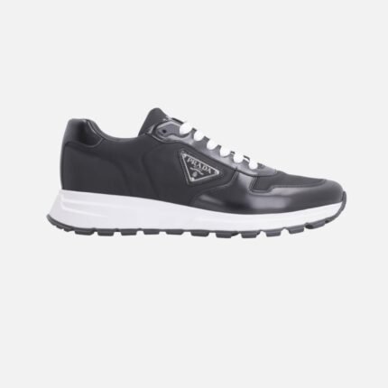 Prada baskets homme cuir noir et nylon - vue profil gauche avec logo patch