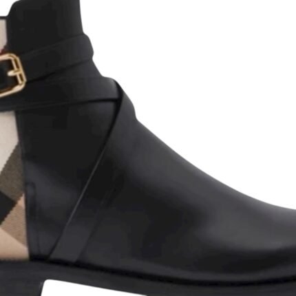 Détail bride boucle équestre bottines Burberry bout amande