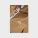 Boss COUPE-VENT À CAPUCHE POUR ENFANTS EN TISSU IMPERMÉABLE AVEC LOGO IMPRIMÉ – Image 4